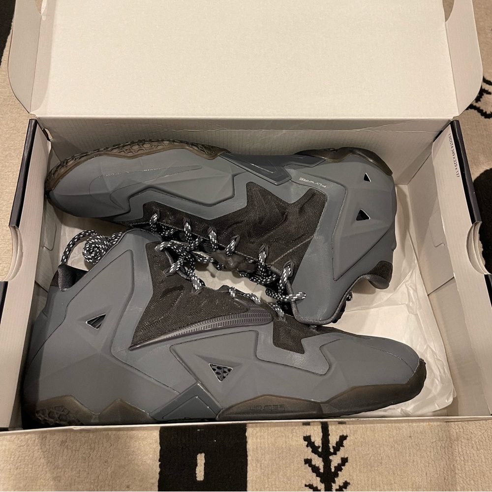 Lebron 11 Nike custom ID size 12 brand new